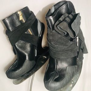 Y-3 Yohji Yamamoto Kohna Adidas heels.